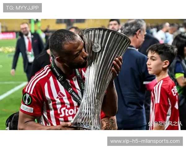 前锋倒钩+回旋球共同铸就绝美进球成球迷心中经典