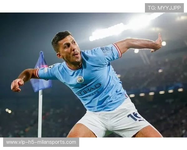 罗德里中距离劲射反弹入网，曼城掌控节奏